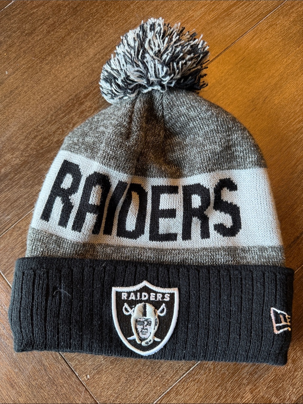 NFL New Era Raiders Pom Beanie Hat - Black & Gray